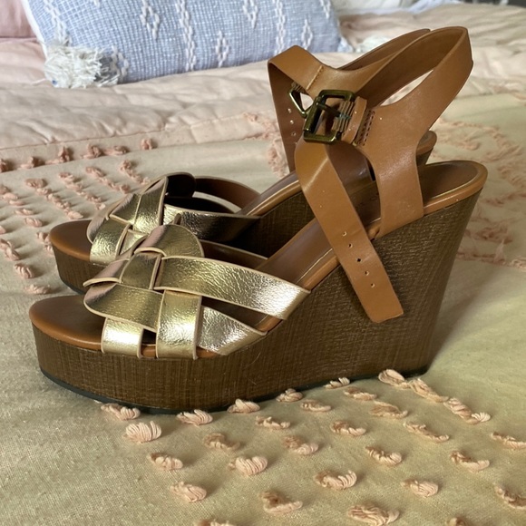 New Wedge Sandal - Picture 1 of 6